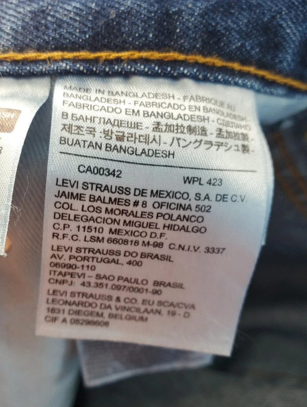 Levi's brand new 550 jeans relaxed fit 38x32